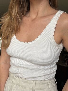 Ribbed Scallop-Edge Tank Top in White